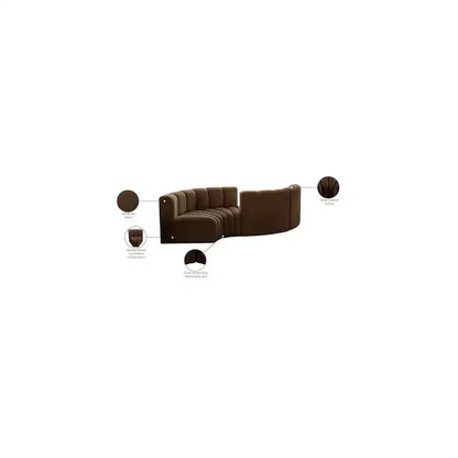 Canapé modulaire Arc Velvet – Canapé incurvé capitonné marron avec profonds surpiqûres verticales, design contemporain